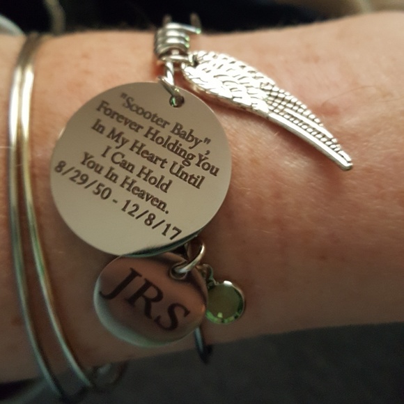 Meet your Posher Ambassador, Laurie 🐞 - Picture 2 of 8